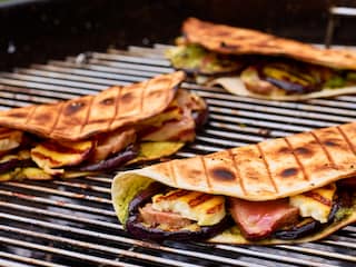 Quesadilla’s met rundvlees, halloumi en aubergines