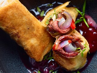 Loempia au filet de canard sauvage et chutney aux pruneaux