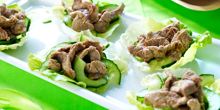 Salade van rundvlees met komkommer