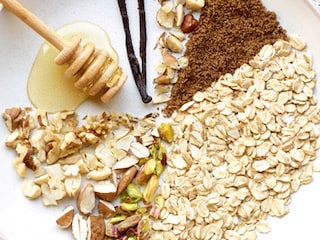 Havermoutpap met bruine suiker en noten