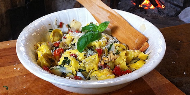 Tortellini met prosciutto crudo in ‘sauce vierge’