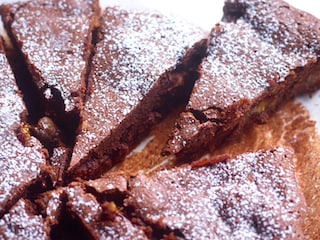 Gâteau au chocolat aux épices, aux fruits secs et au rhum