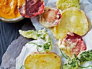Tempura van groenten, saus met chorizo