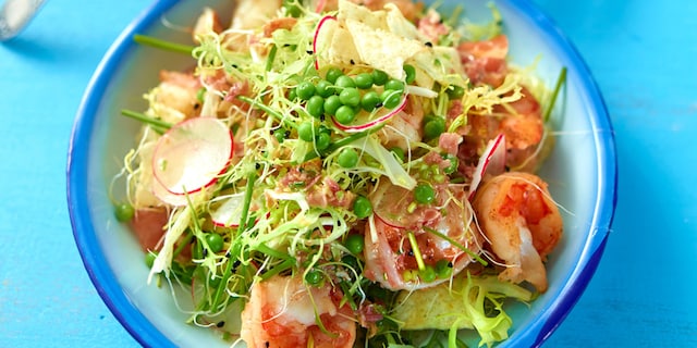 Salade van scampi op smaak gebracht met vinaigrette en pancetta