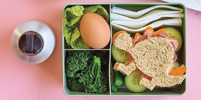 Boîte à bento avec des dino-tartines