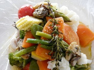 Papillote de claresse aux clams et légumes croquants au thym