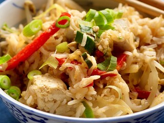 Kruidig wokgerecht met rijst en tofu