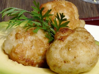 Avocat aux boulettes de poisson thaï