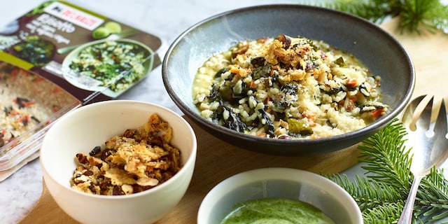 Risotto met algen, crème van waterkers en hazelnoten