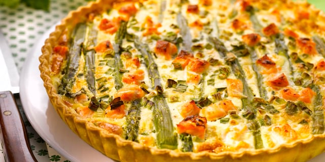 Quiche met asperges en verse zalm