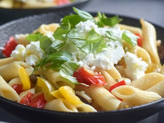 Penne met verse geitenkaas en paprika’s