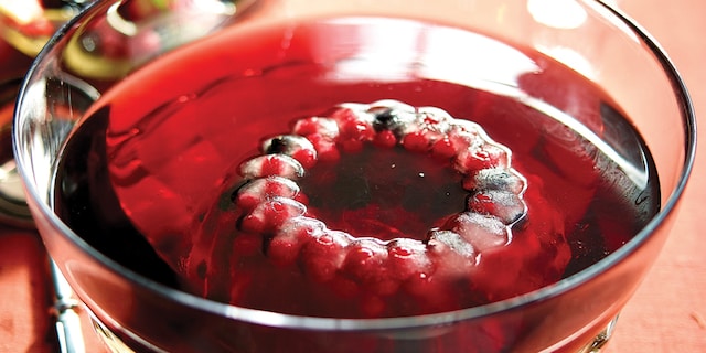 Punch de fruits rouges, genièvre cerise et jus de pomme