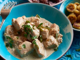 Dés de poulet parfumés à la crème et à la banane