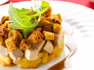 Crumble van ganzenlever met appels en peperkoek