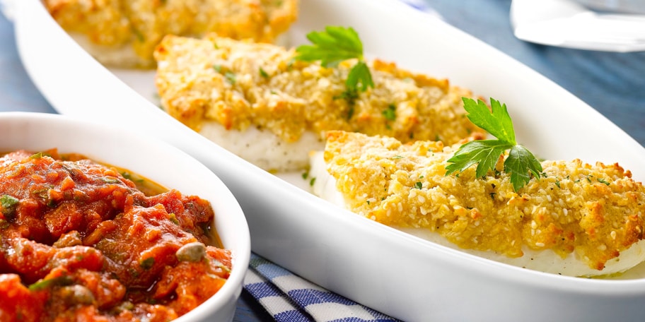 Skrei en croûte de sésame et parmesan et sauce pizzaïola