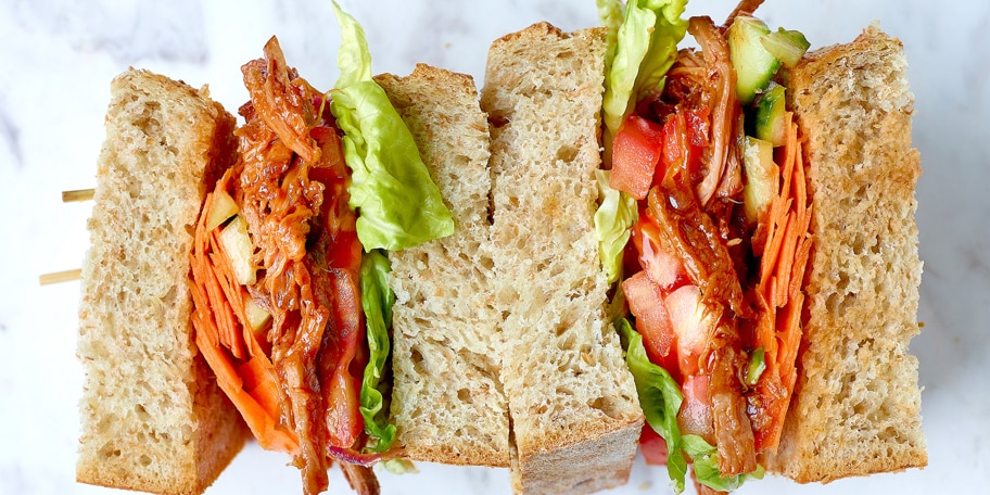 Sandwich met ‘pulled’ everzwijn