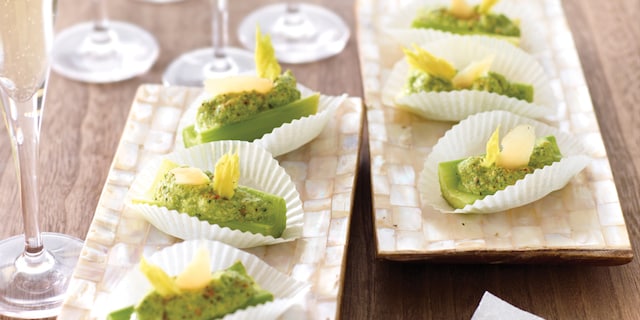 Petites barquettes de céleri farçies de mousse de céleri à l’elbot fumé