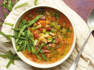 Potage aux légumes et chorizo