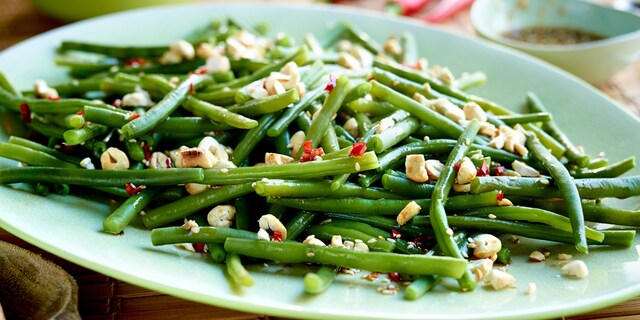 Salade de haricots verts et noix de cajou, vinaigrette pimentée au sésame