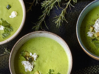 Soupe de courgette à la ricotta et à la menthe