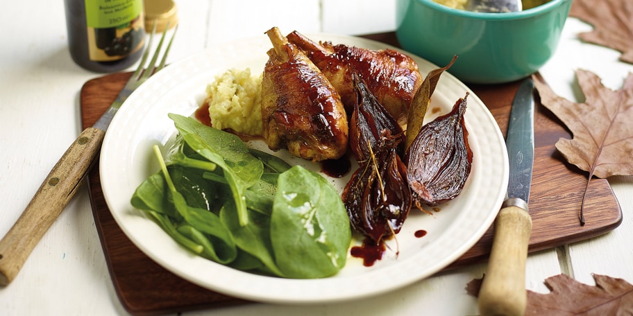 Pilons de poulet à l’échalote, purée de pommes de terre et salade d’épinards