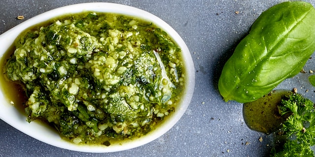 Koriander- en basilicumpesto