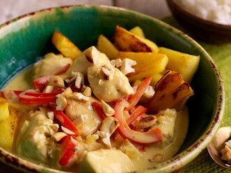 Curry van kip met ananas en cashewnoten