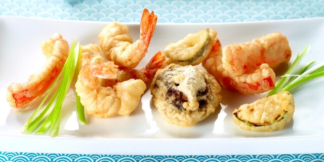 Tempura van garnalen en groenten