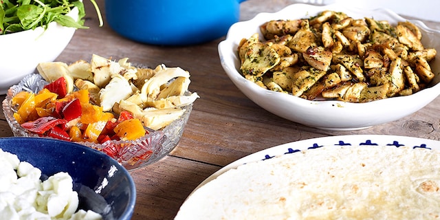 Wrap met kip op zijn Italiaans met pesto en gegrilde groenten