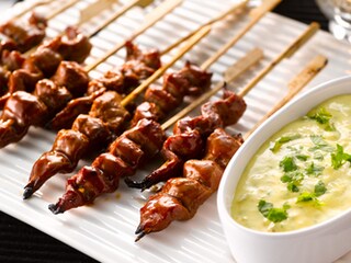 Brochette de canard, sauce au chutney de mangue