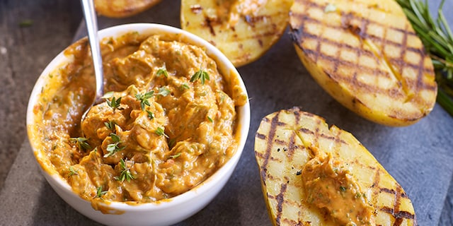 Speciale aardappelen en aromatische boter voor de barbecue