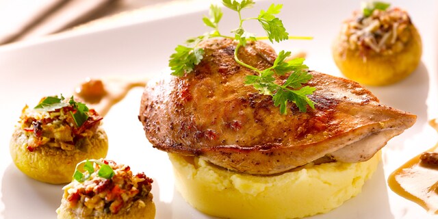 Filets de pintadeau avec une sauce au foie gras