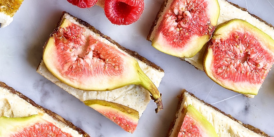 Granolareep met cashewcrème en vijgen