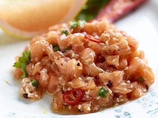 Tartaar van rauwe zalm op z'n Thais