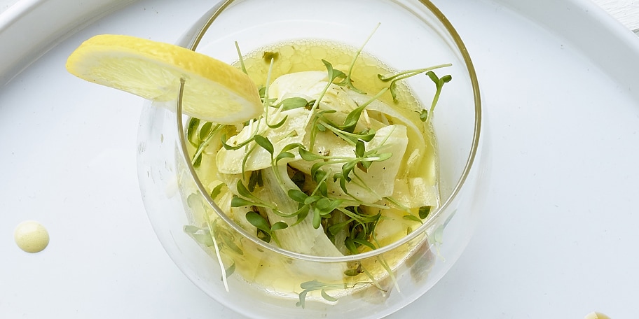 Tagliatelle van rauwe asperges