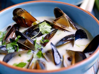 Soupe de moules au lait de coco, gingembre et citron vert