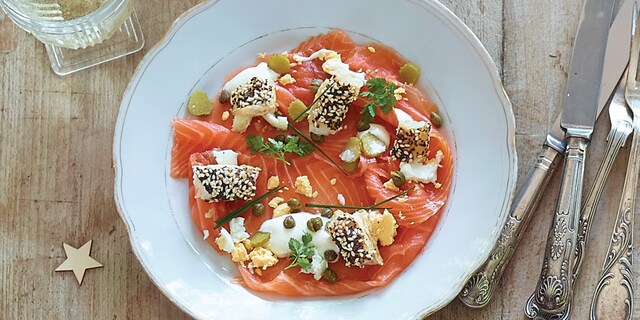 Saumon fumé et crème épaisse en tartare, feuilleté