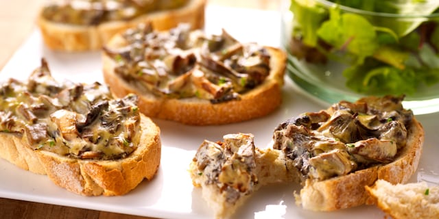 Croûtes aux champignons des bois