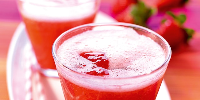 Smoothie pétillant à la fraise