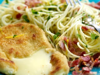 Gepaneerde Tomme en pasta met gremolata