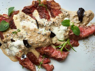 Rôti de bœuf aux champignons et à la tartufata