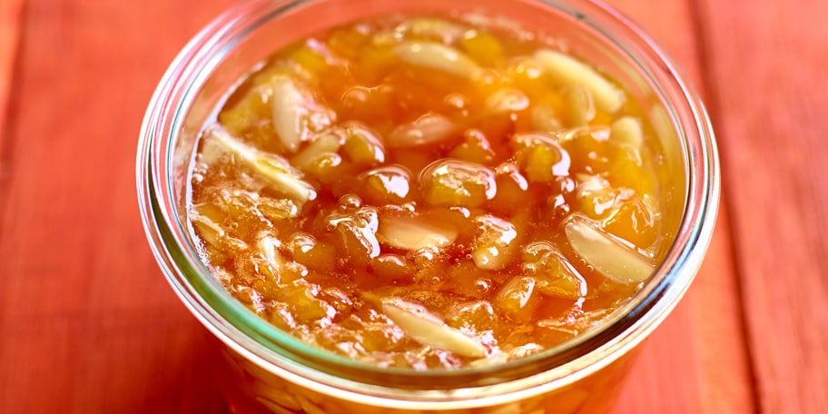 Confiture pêches, abricots et amandes