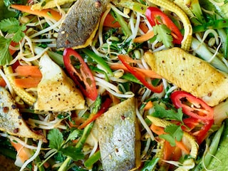 Wok met forel ‬‬‬‬‭en pittige groenten