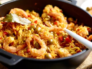 Pilaf aux crevettes et aux olives