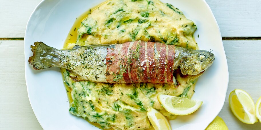 Forel met spek en polenta