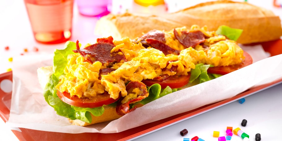 Sandwich au chorizo et à la salade