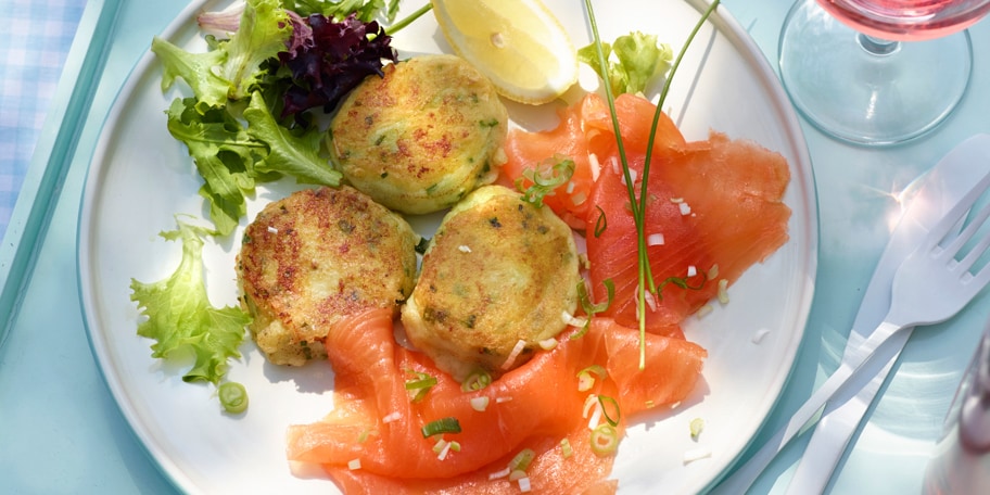 Aardappelkoekjes met gerookte zalm (Irish potato cakes with smoked salmon)