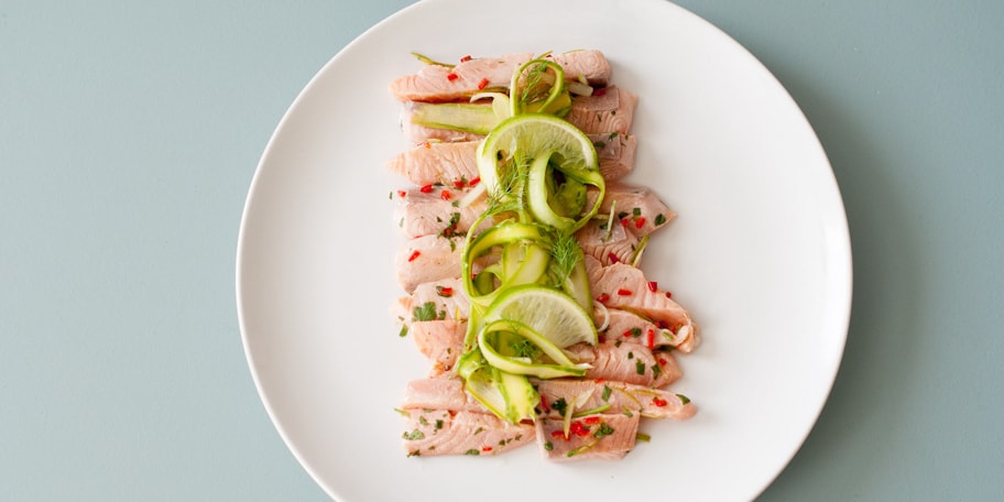 Ceviche van zalm en tagliatelli van asperges