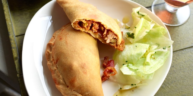 Tonijnempanada en krokante salade