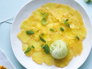 Carpaccio van ananas met limoen- en muntsorbet